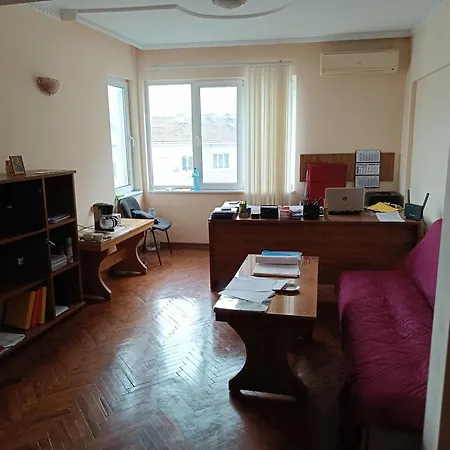 公寓 на центъра на до фонтаните и морето и градинта *